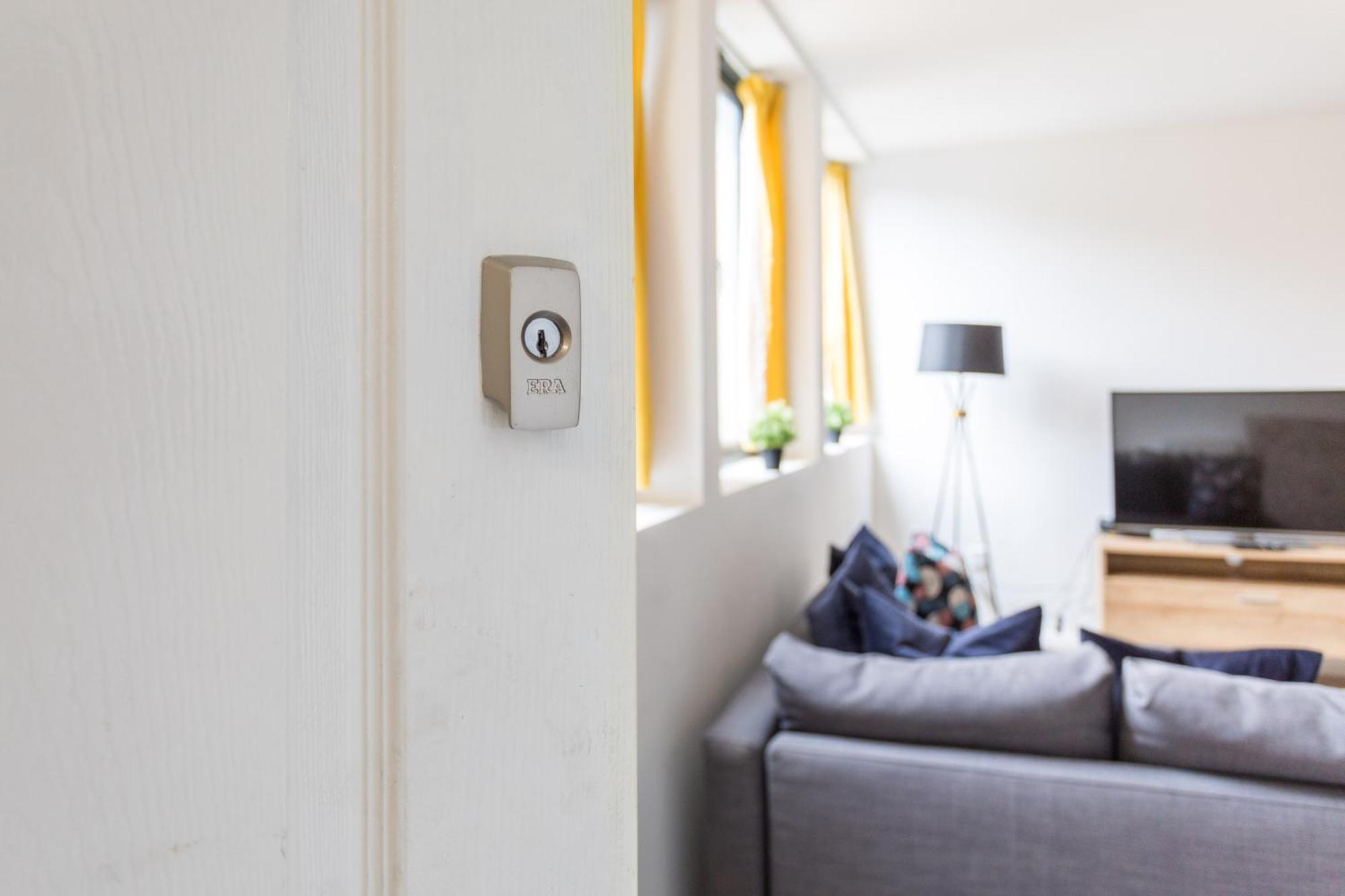 Flat 7- Spacious Studio Flat In The Heart Of Crawley Extérieur photo