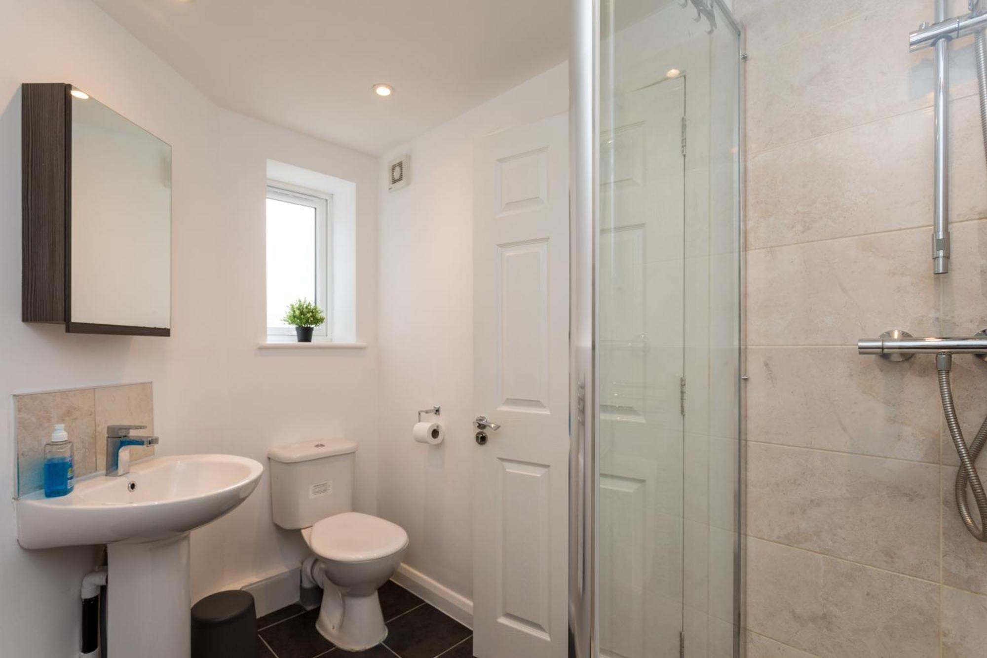 Flat 7- Spacious Studio Flat In The Heart Of Crawley Extérieur photo