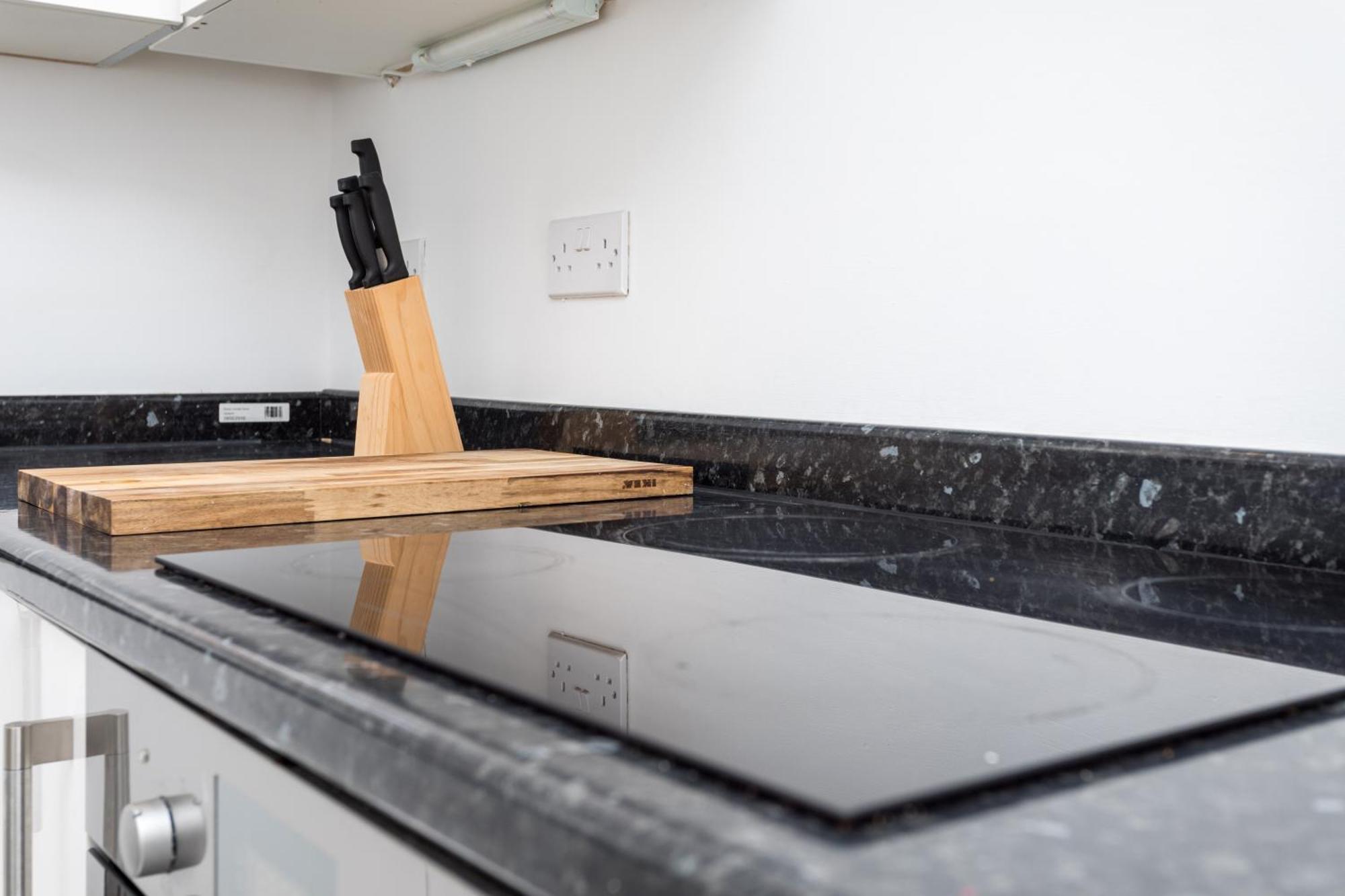 Flat 7- Spacious Studio Flat In The Heart Of Crawley Extérieur photo