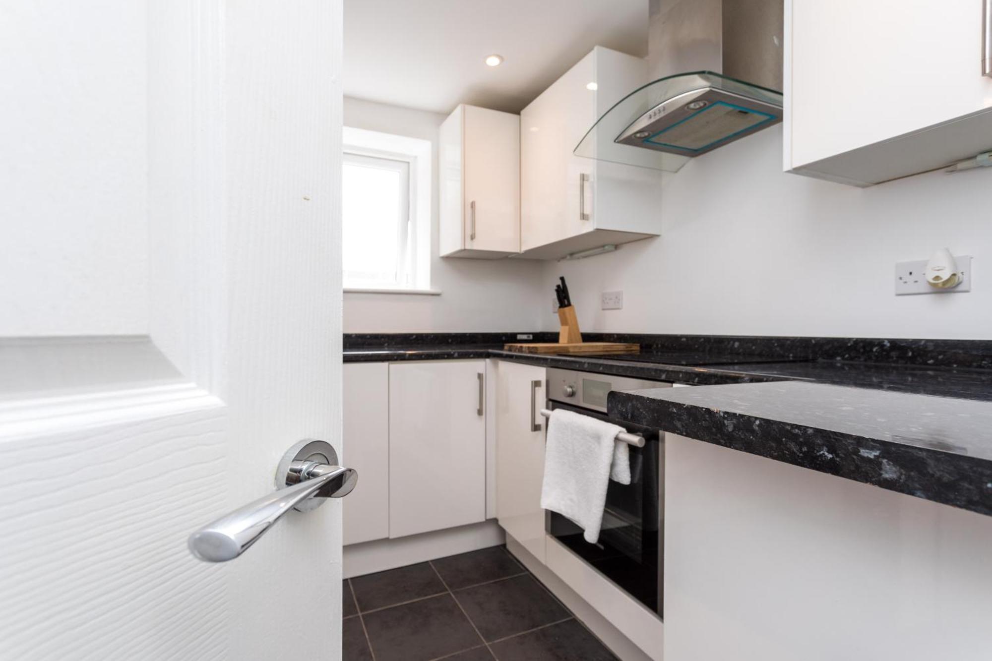 Flat 7- Spacious Studio Flat In The Heart Of Crawley Extérieur photo