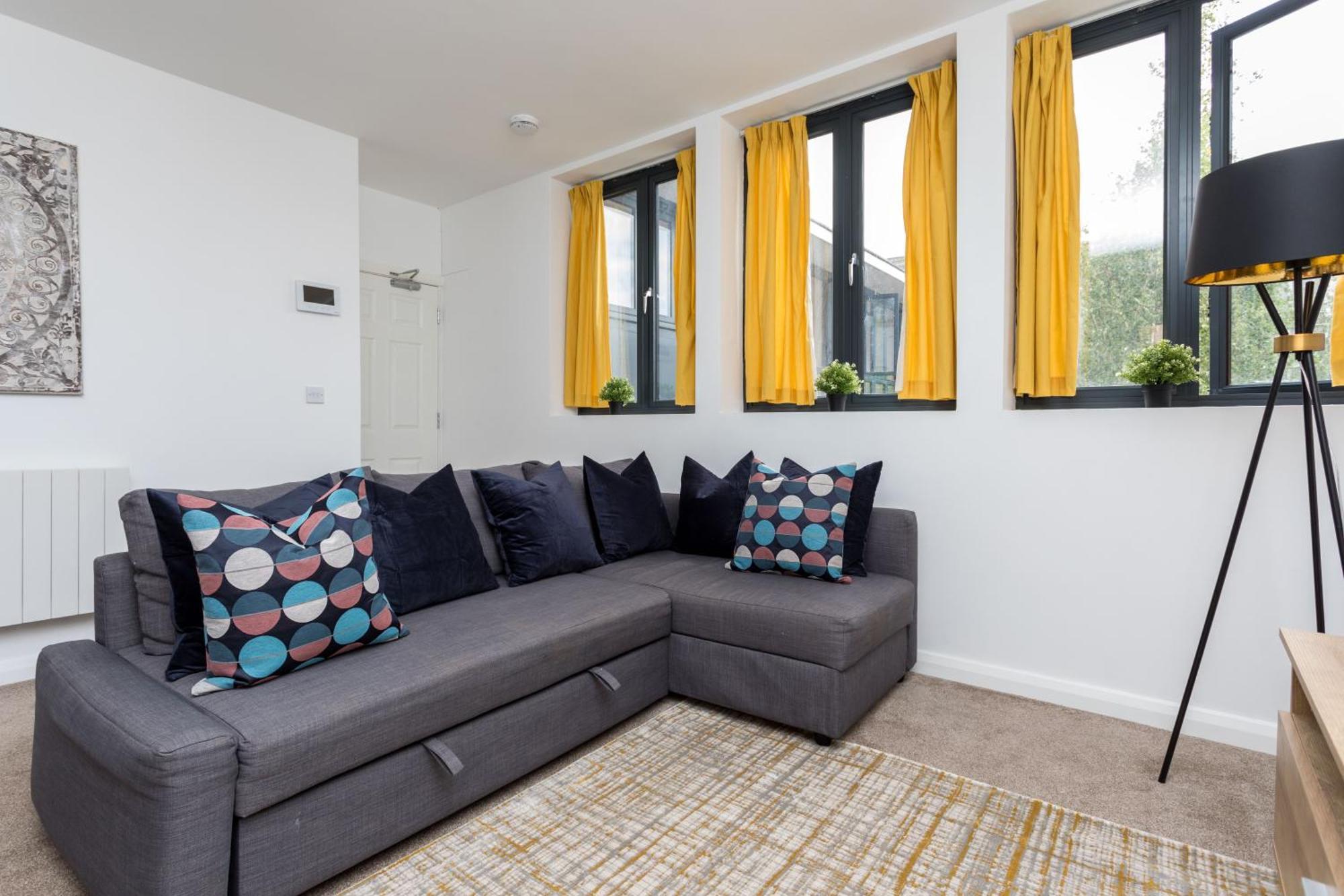 Flat 7- Spacious Studio Flat In The Heart Of Crawley Extérieur photo