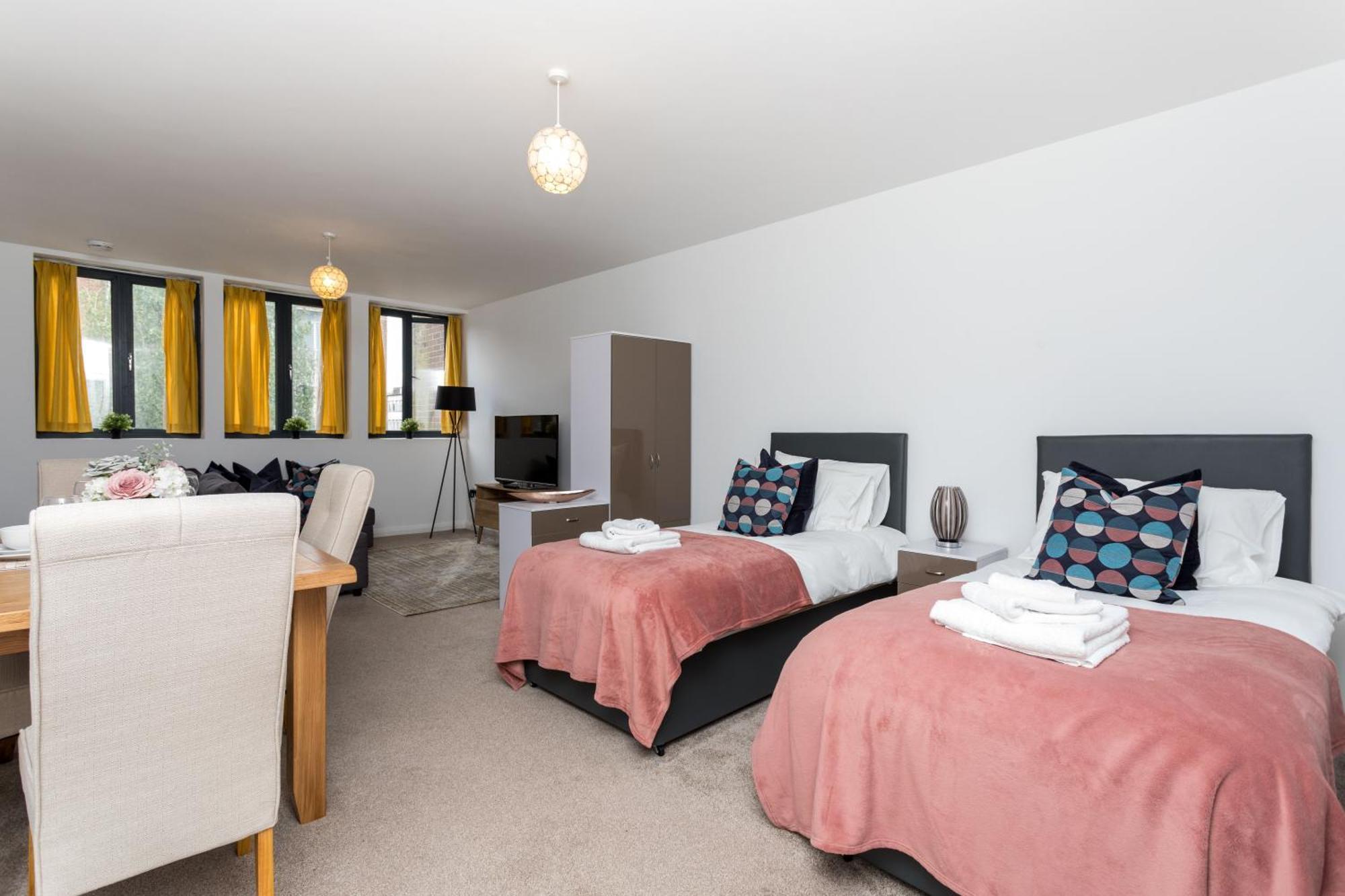 Flat 7- Spacious Studio Flat In The Heart Of Crawley Extérieur photo